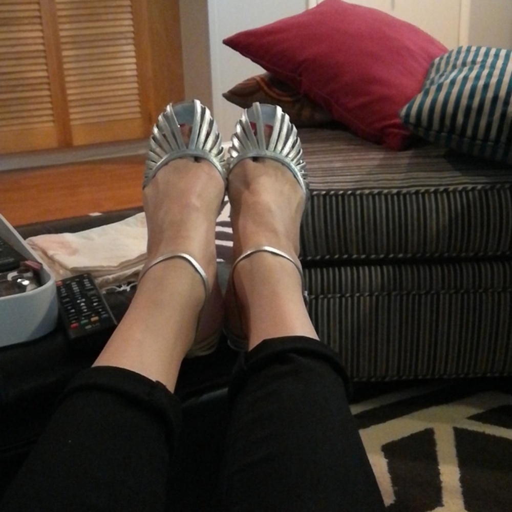 Silver NYLA heels - Picture 1 of 7